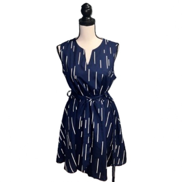 Dresses & Skirts - Navy and white dress